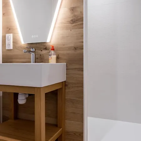 Hébergement de vacances Maison Spacieuse à 800m Plage, Jardin, Animaux Admis, Parking, Wifi - Fr-1-306-1294 *