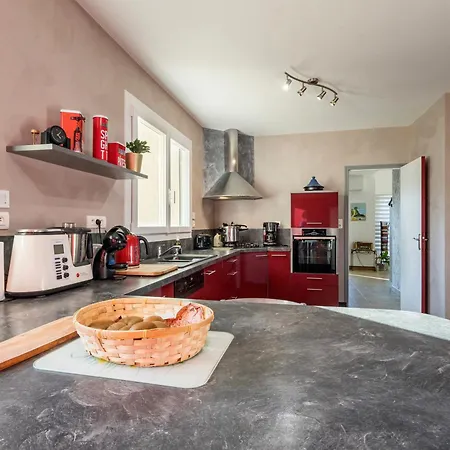 Hébergement de vacances Maison Spacieuse A 800m Plage, Jardin, Animaux Admis, Parking, Wifi - Fr-1-306-1294